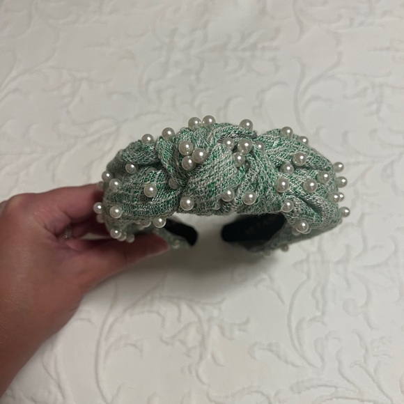 Green and white headband - Picture 2 of 4